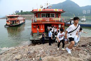 囊中羞涩！葡媒：三镇想免费续租阿齐兹，遭里奥阿维俱乐部拒绝